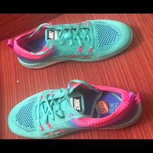 Nike Focus Flyknit Midnight Turq/Electric Green